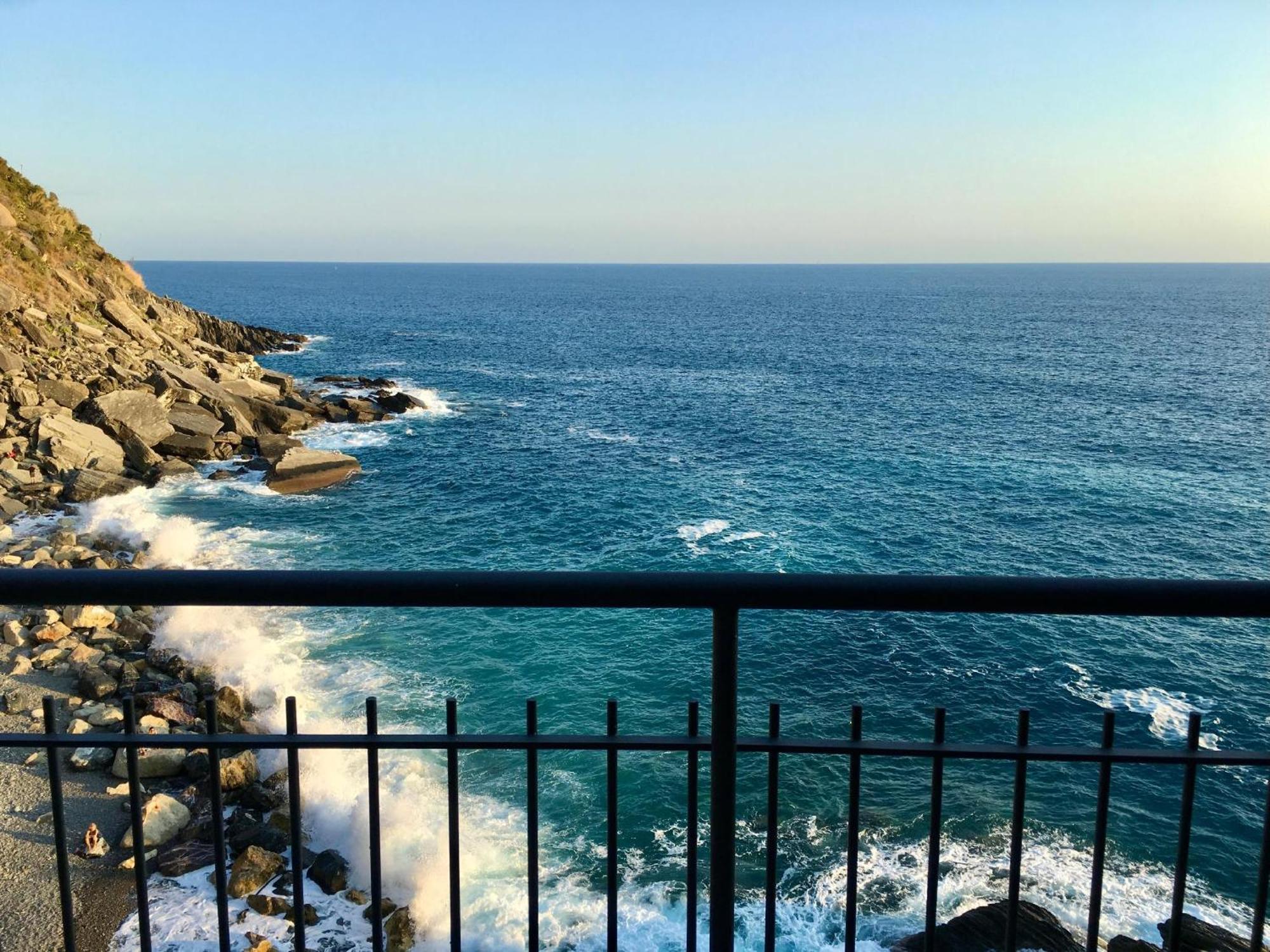 Carattino 12 Idyllic Seafront Retreat Apartment เวอนาซซา ภายนอก รูปภาพ