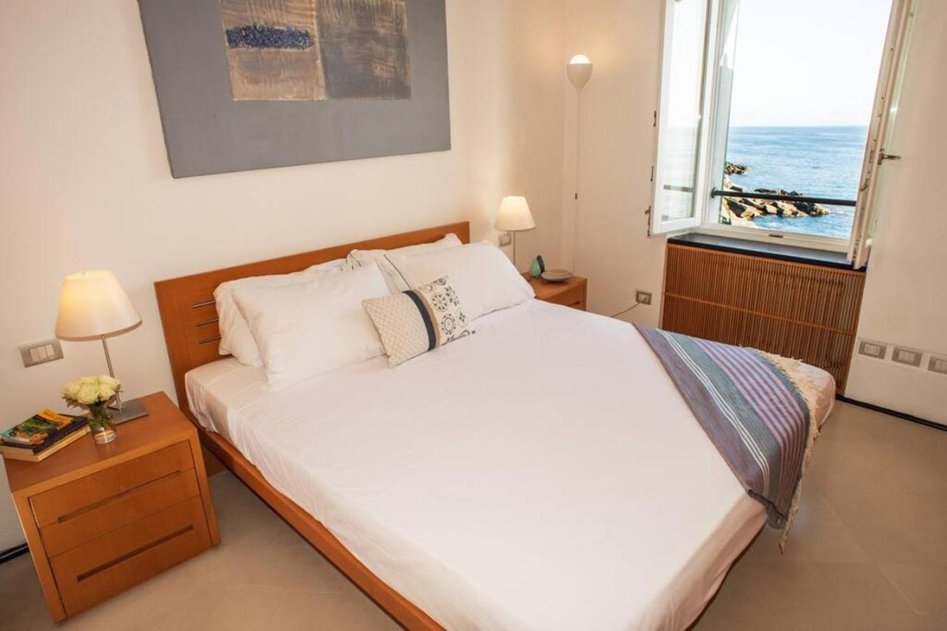 Carattino 12 Idyllic Seafront Retreat Apartment เวอนาซซา ภายนอก รูปภาพ