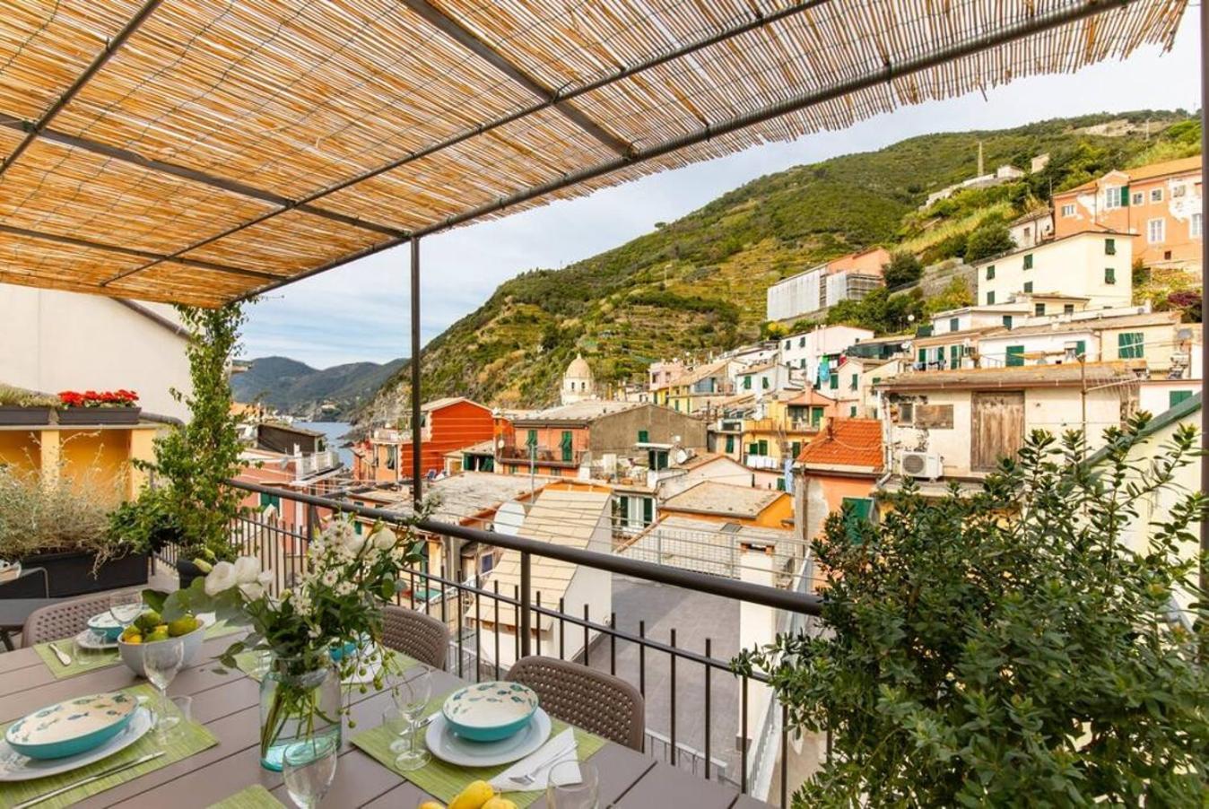 Carattino 12 Idyllic Seafront Retreat Apartment เวอนาซซา ภายนอก รูปภาพ