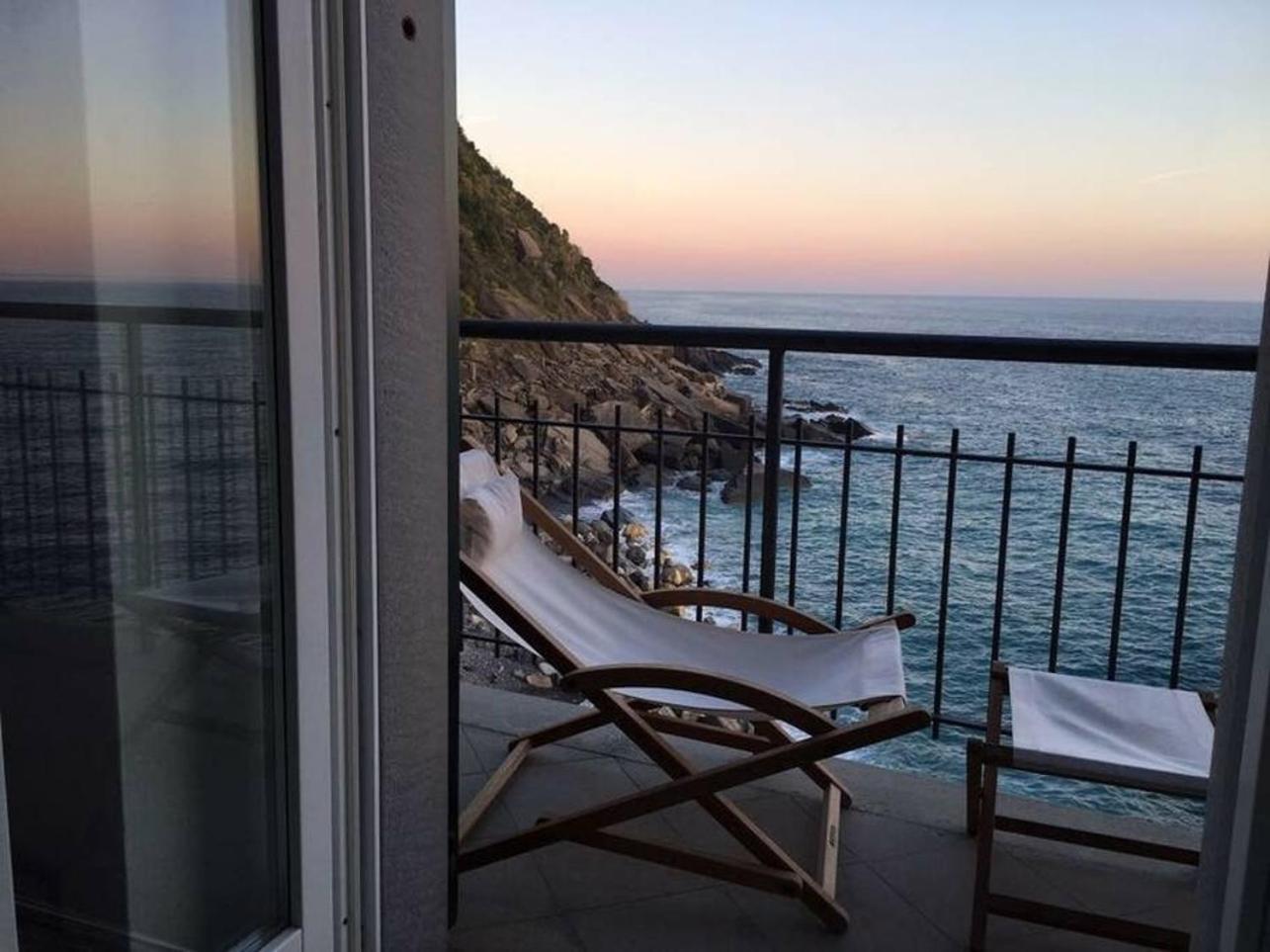 Carattino 12 Idyllic Seafront Retreat Apartment เวอนาซซา ภายนอก รูปภาพ