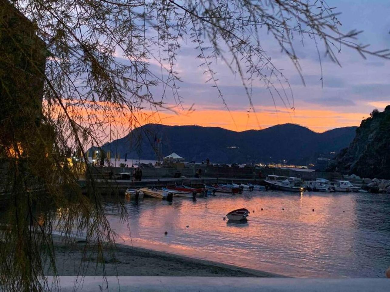Carattino 12 Idyllic Seafront Retreat Apartment เวอนาซซา ภายนอก รูปภาพ