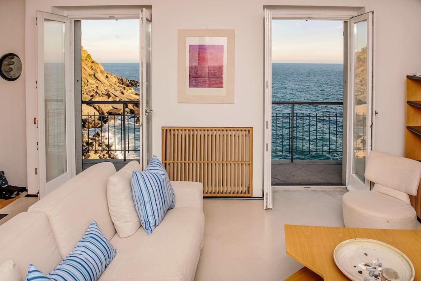 Carattino 12 Idyllic Seafront Retreat Apartment เวอนาซซา ภายนอก รูปภาพ