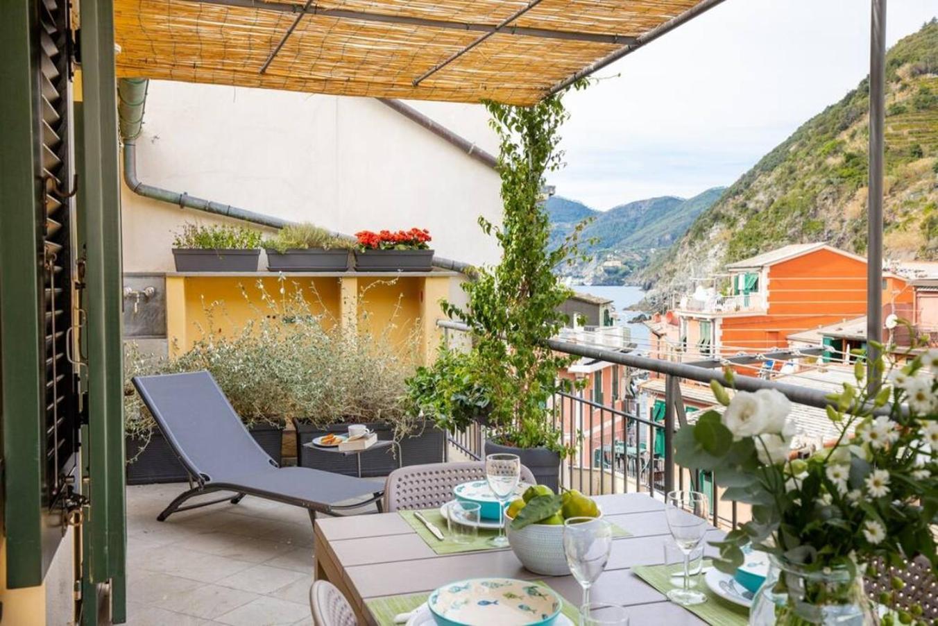 Carattino 12 Idyllic Seafront Retreat Apartment เวอนาซซา ภายนอก รูปภาพ